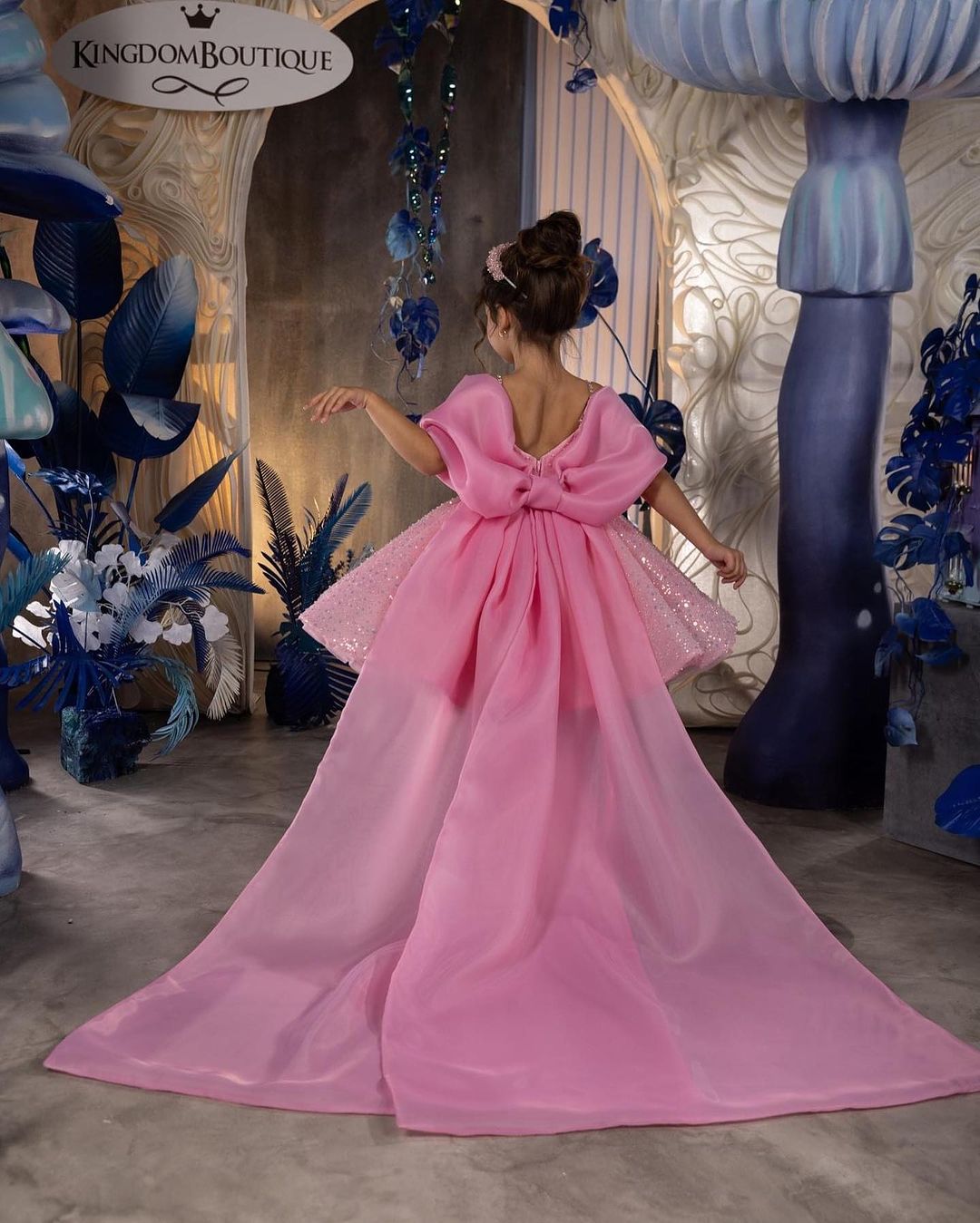 Beautiful Party Dress With Bow Trail